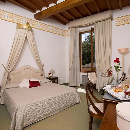 Hotel San Lucchese 4*