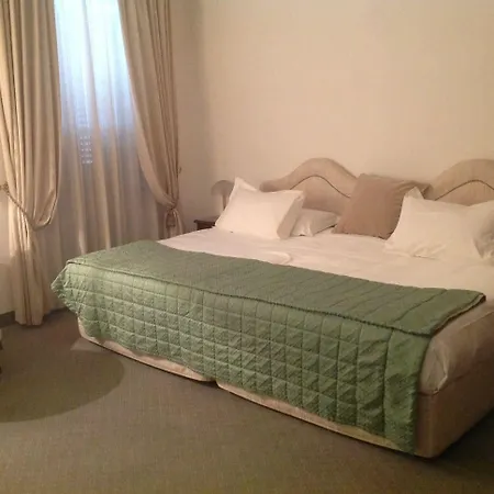 Hotel San Lucchese