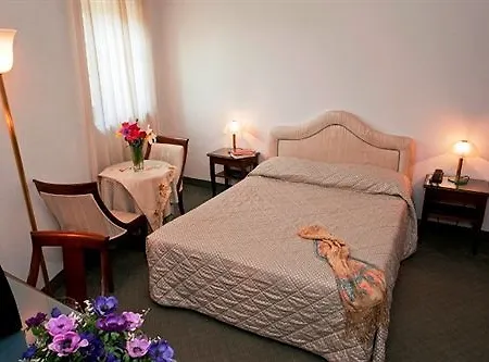 Hotel San Lucchese 4*